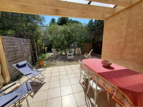 Villa club 2 chambres avec grande terrasse dans résidence de vacances